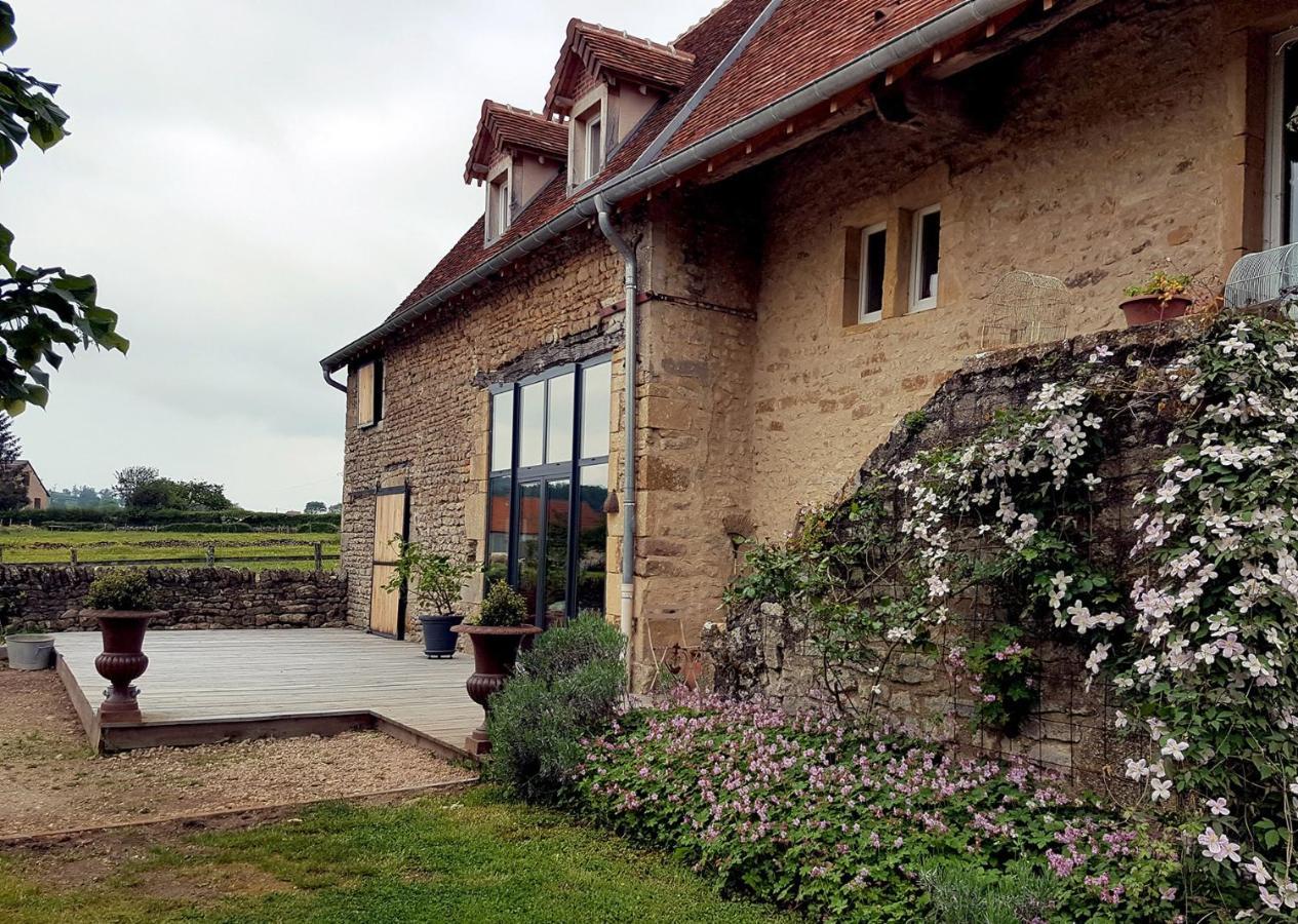 Le The Au Jardin Bed and Breakfast Saint-Julien-de-Civry Exteriör bild