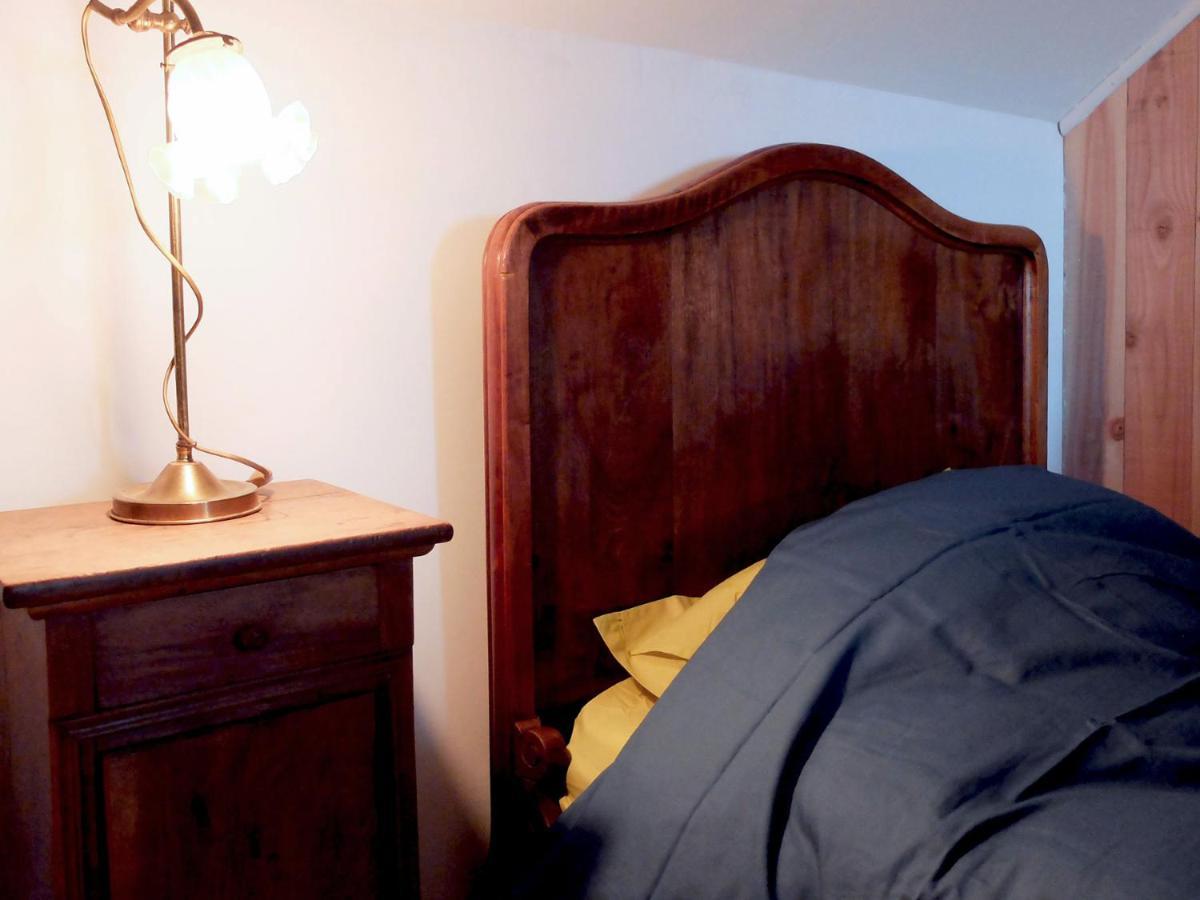 Le The Au Jardin Bed and Breakfast Saint-Julien-de-Civry Exteriör bild