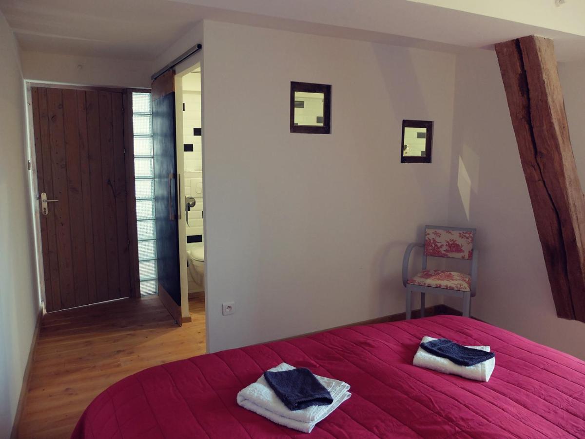 Le The Au Jardin Bed and Breakfast Saint-Julien-de-Civry Exteriör bild