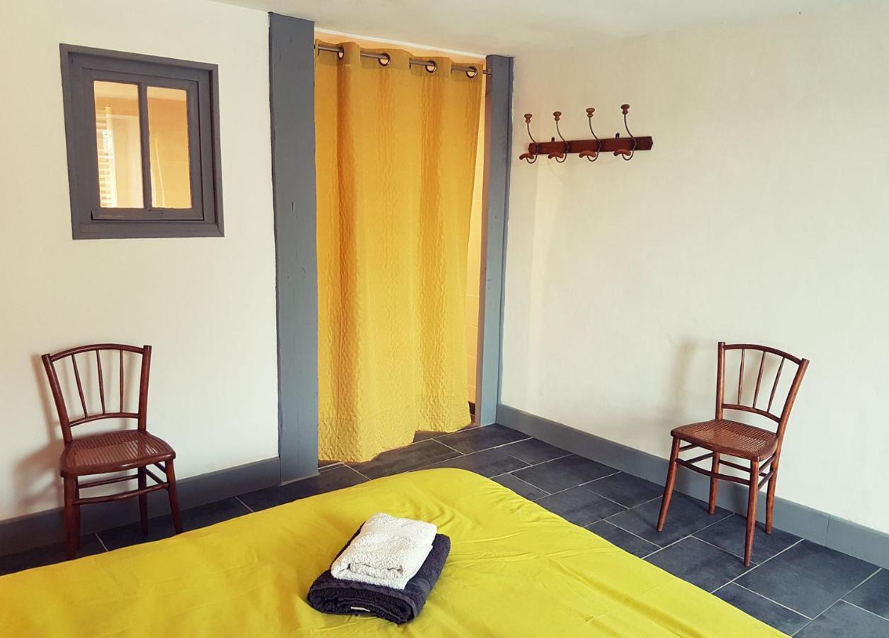 Le The Au Jardin Bed and Breakfast Saint-Julien-de-Civry Exteriör bild