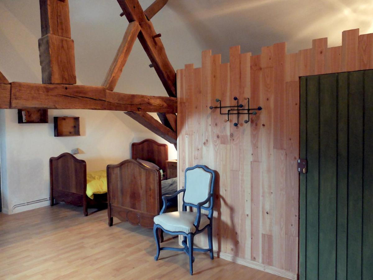 Le The Au Jardin Bed and Breakfast Saint-Julien-de-Civry Exteriör bild